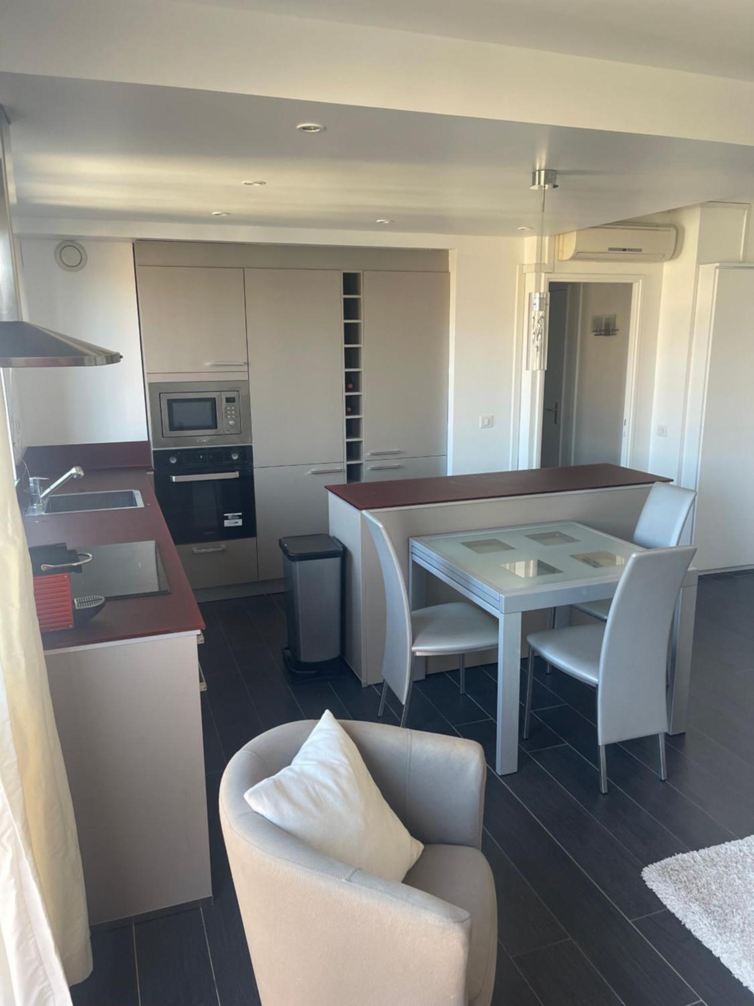 Belle Vue Apartment *